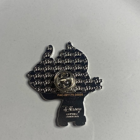 Disney Loungefly Lilo & Stitch Mystery Pin – Stitch in Red Cape - Picture 6 of 8